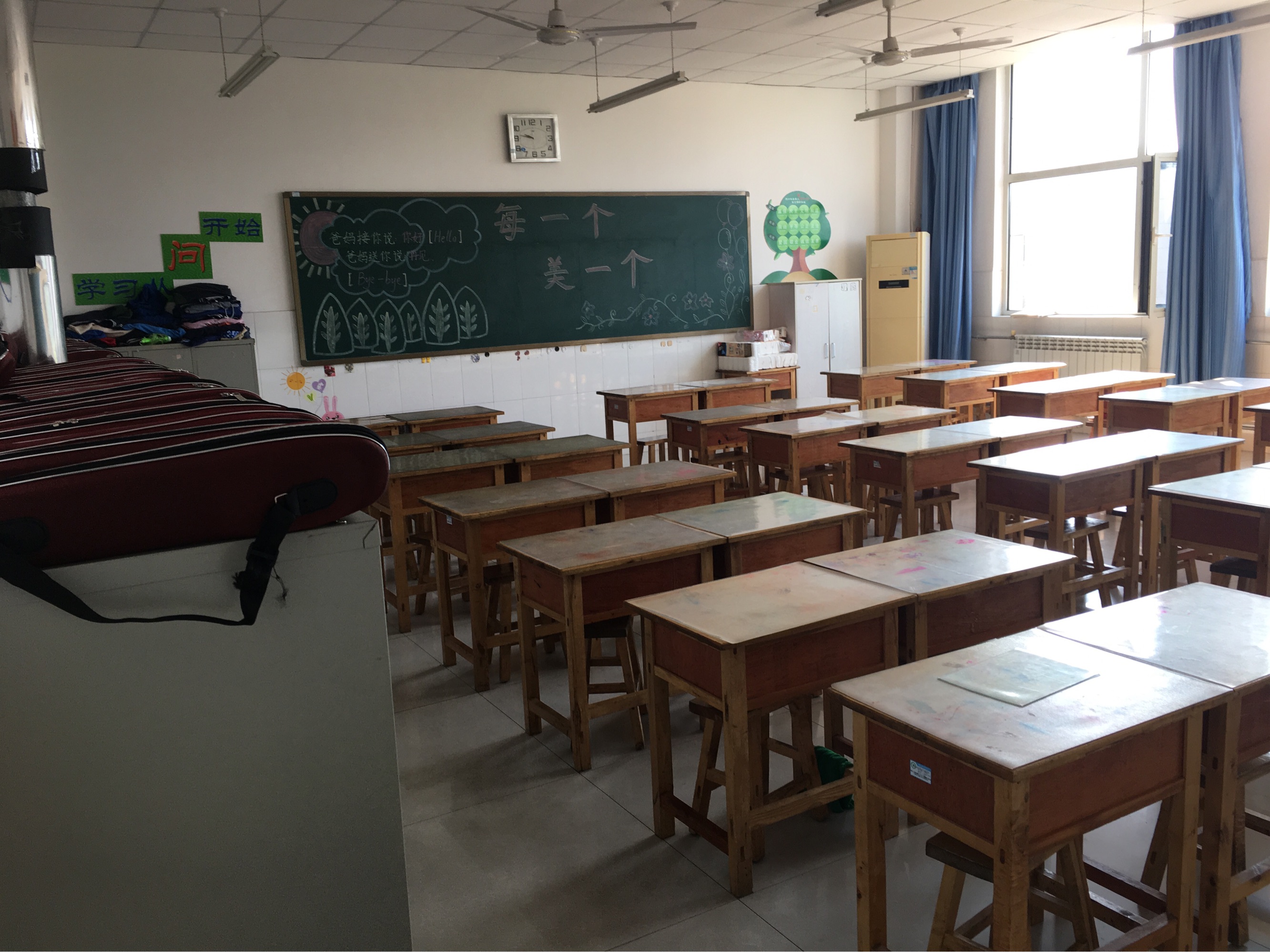 學(xué)校教室文化墻創(chuàng)意設(shè)計_創(chuàng)意美術(shù)教室墻畫_教室墻布置設(shè)計