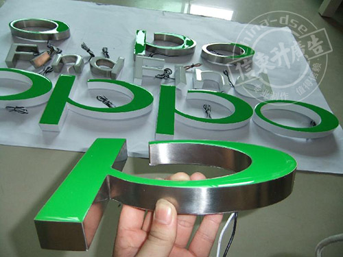 背發(fā)光字門(mén)頭廣告牌亞克力廣告字_門(mén)頭亞克力發(fā)光字價(jià)格_亞克力門(mén)頭一般價(jià)格