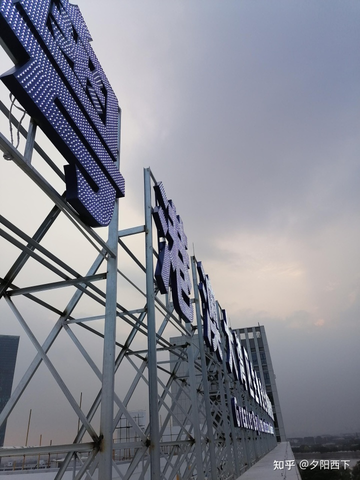 led發(fā)光風箏如何制作_led發(fā)光胸章制作原理_發(fā)光字標識制作