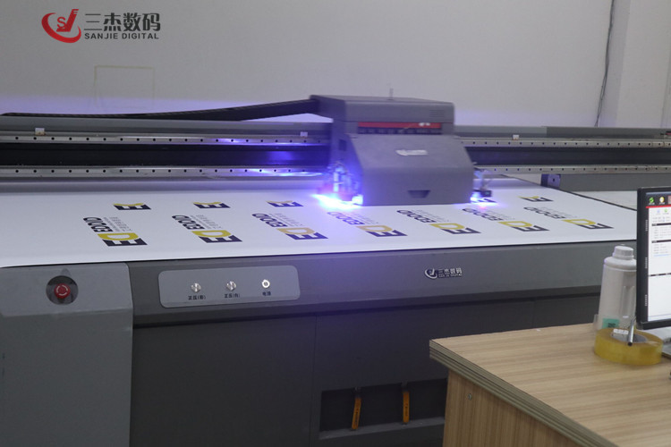 大型uv平板打印_平板uv機(jī)萬能彩印_uv平板打印機(jī)大型