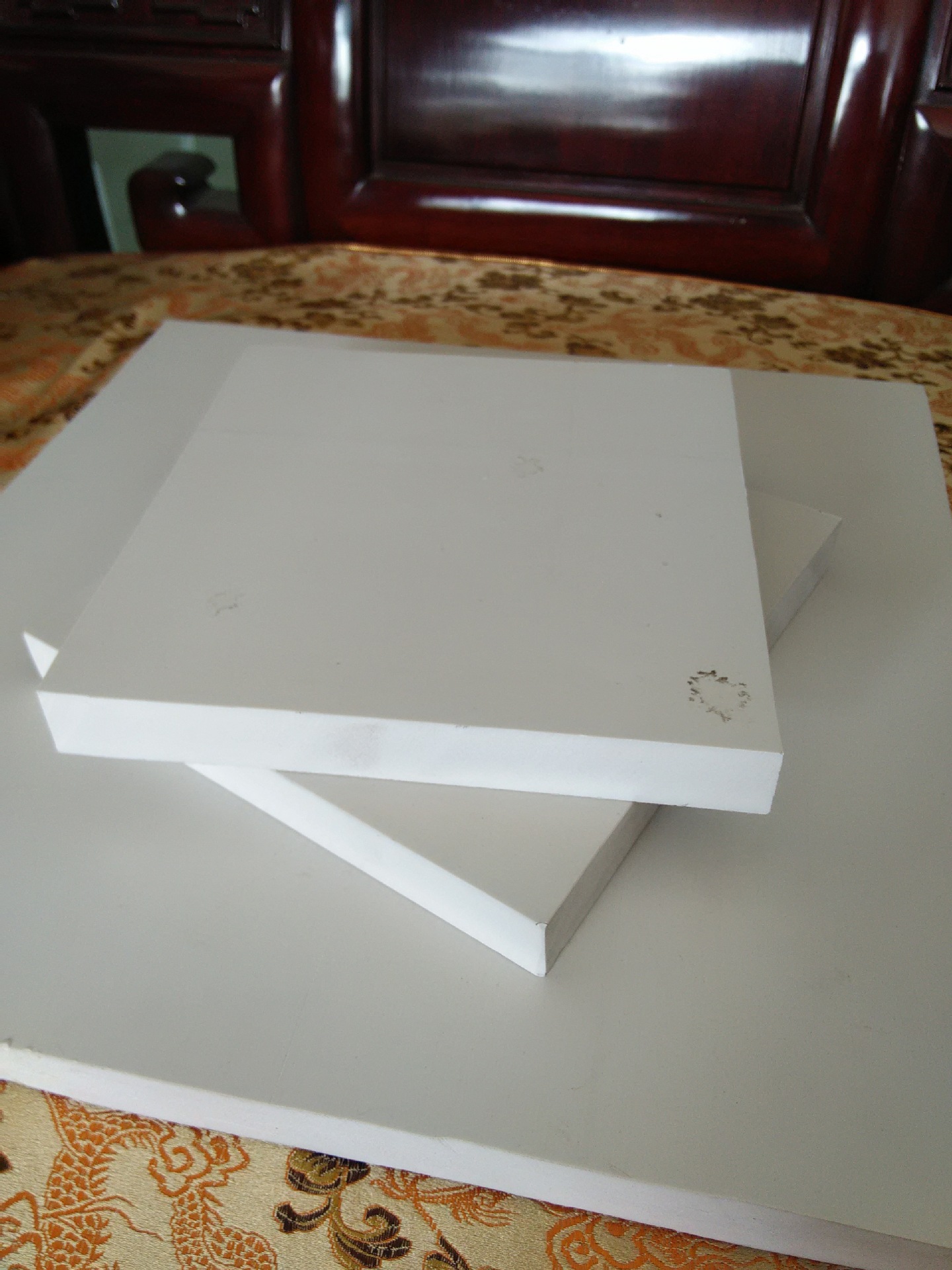 雪弗板kt板_弗龍板和雪弗板_雪弗板結(jié)實(shí)嗎