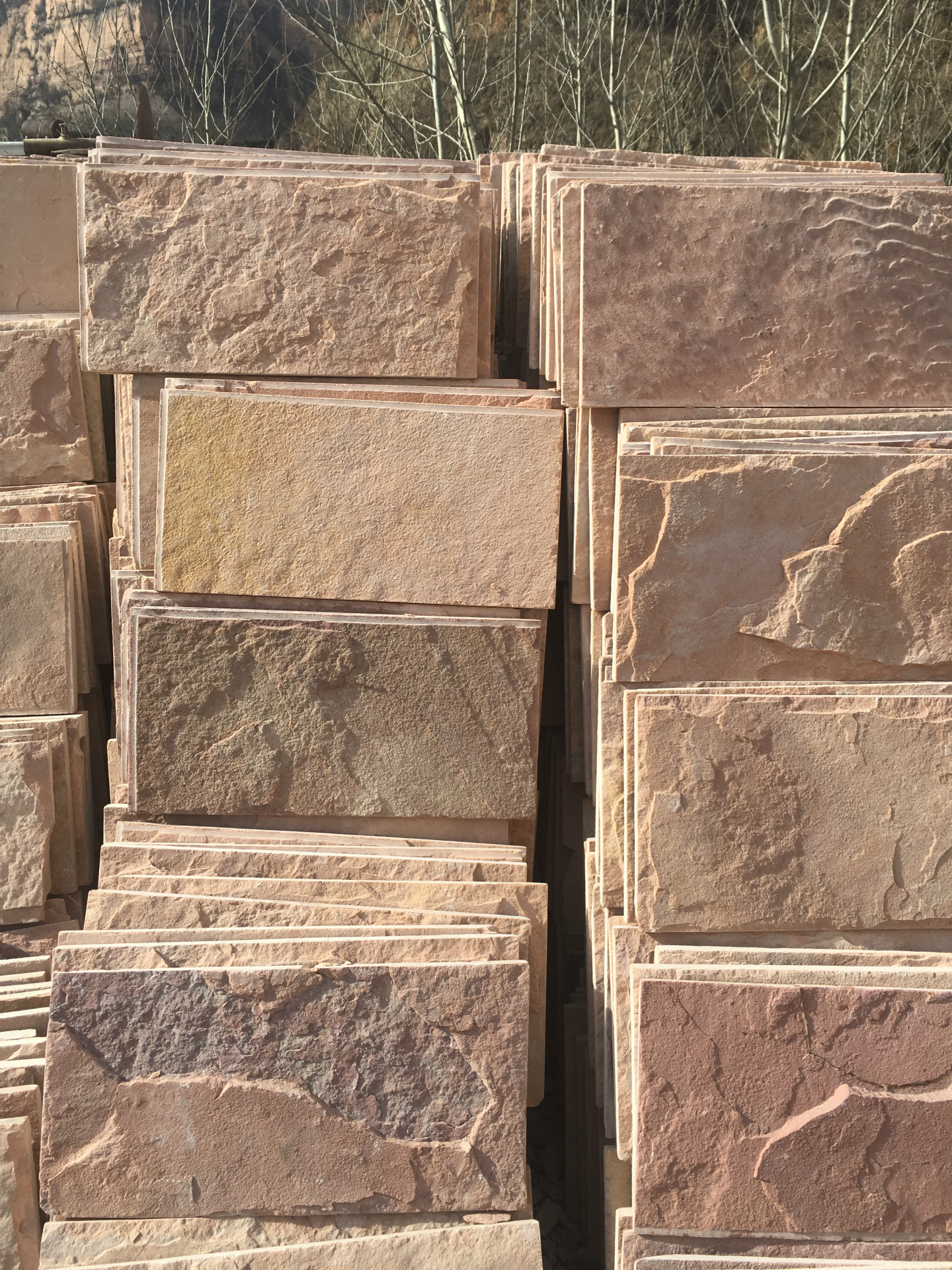 別墅外墻磚廠家現(xiàn)貨供應(yīng)綠石英文化石圖片效果圖