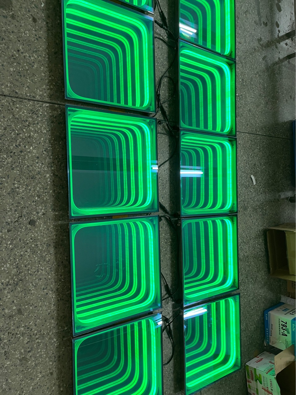 千層鏡發(fā)光字如何制作_發(fā)光招牌字制作_庭院千層石假山制作