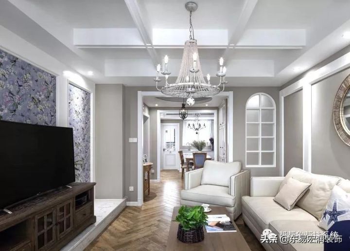 亞克力吊頂怎么吊_亞克力吊頂_亞克力燈片吊頂?shù)淖龇?/></p>
<p>鋁扣板越厚越好？</p>
<p>不是。</p>
<p>選購(gòu)鋁扣板，最主要是查看其鋁質(zhì)厚度。一般300*300的鋁扣板厚度需要0.6的，而600*600的鋁扣板需要0.8的。選擇時(shí)要注意商家是否通過(guò)加厚烤漆層來(lái)增加整體厚度，這種鋁扣板不要購(gòu)買。</p>
<p><img src=