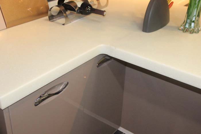 亞克力板櫥柜門多少錢一平_吸塑門與亞克力門哪個(gè)好_平雕門和池板門的區(qū)別