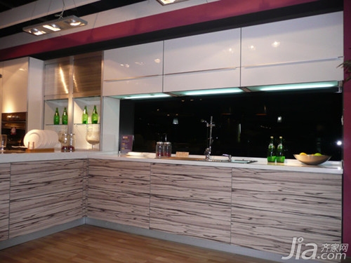 吸塑門與亞克力門哪個(gè)好_亞克力板櫥柜門多少錢一平_平雕門和池板門的區(qū)別