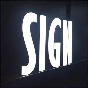 亞克力發(fā)光字是什么材質(zhì)_亞克力發(fā)光字和樹脂發(fā)光字哪個(gè)好_亞克力字和發(fā)光字哪個(gè)好看