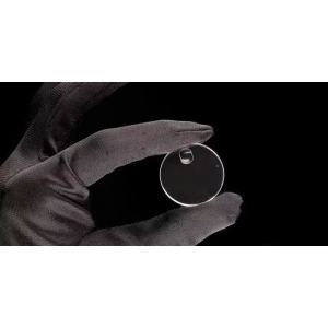 什么是亞克力材質(zhì) 表鏡材質(zhì)中，亞克力、有機(jī)玻璃、藍(lán)寶石玻璃這三種材質(zhì)的優(yōu)缺點(diǎn)剖析